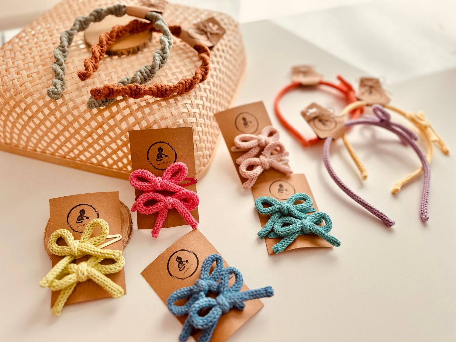 Accesorios para el pelo hechos a mano con lazos y diademas