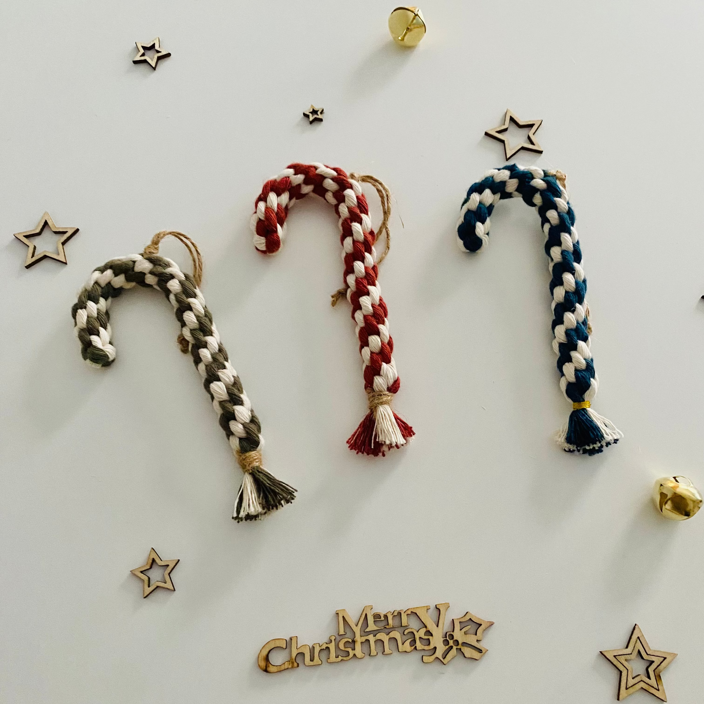 PACK DE TRES BASTONES DE NAVIDAD HECHOS A MANO MACRAME