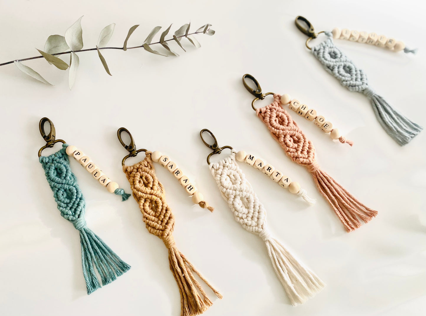 Llavero de Macramé Personalizado para Invitados | Detalle Artesanal para Bodas, Bautizos y Comuniones