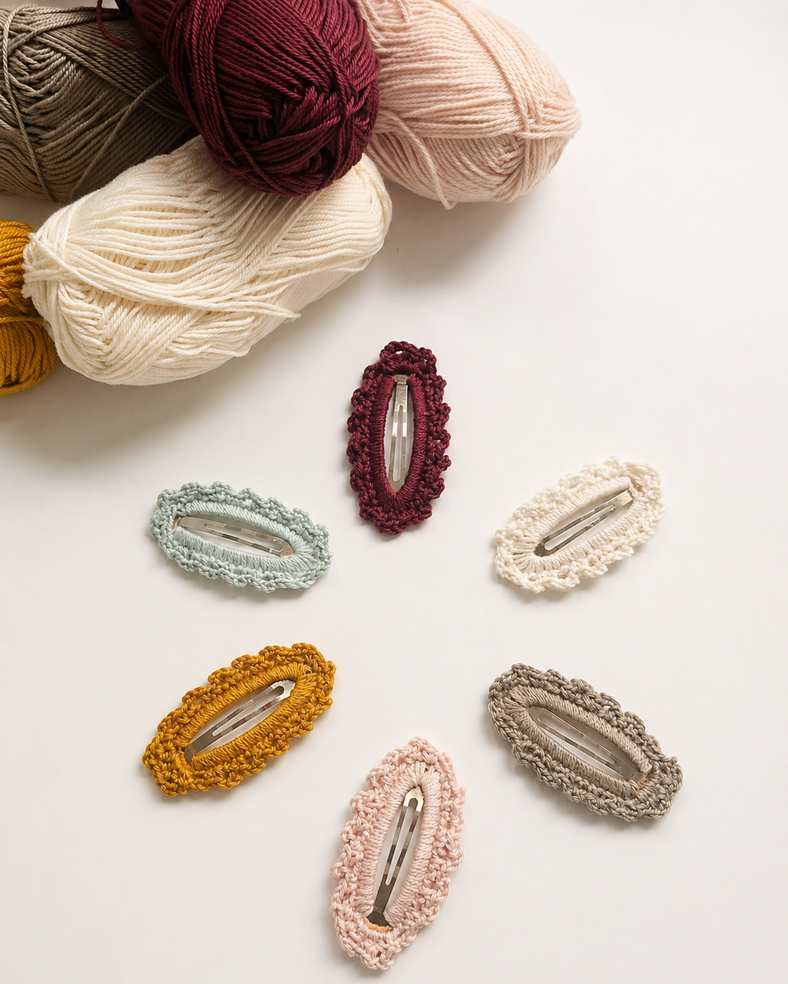 Horquillas de crochet románticas hechas a mano en varios colores