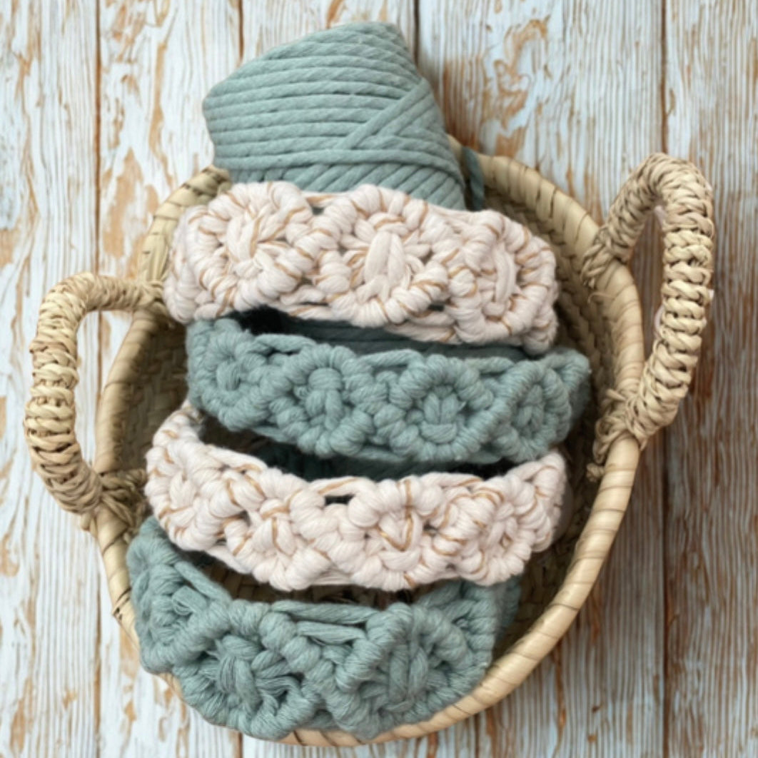 Diadema boho ancha de macramé