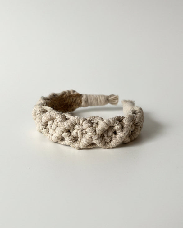 Diadema boho ancha de macramé