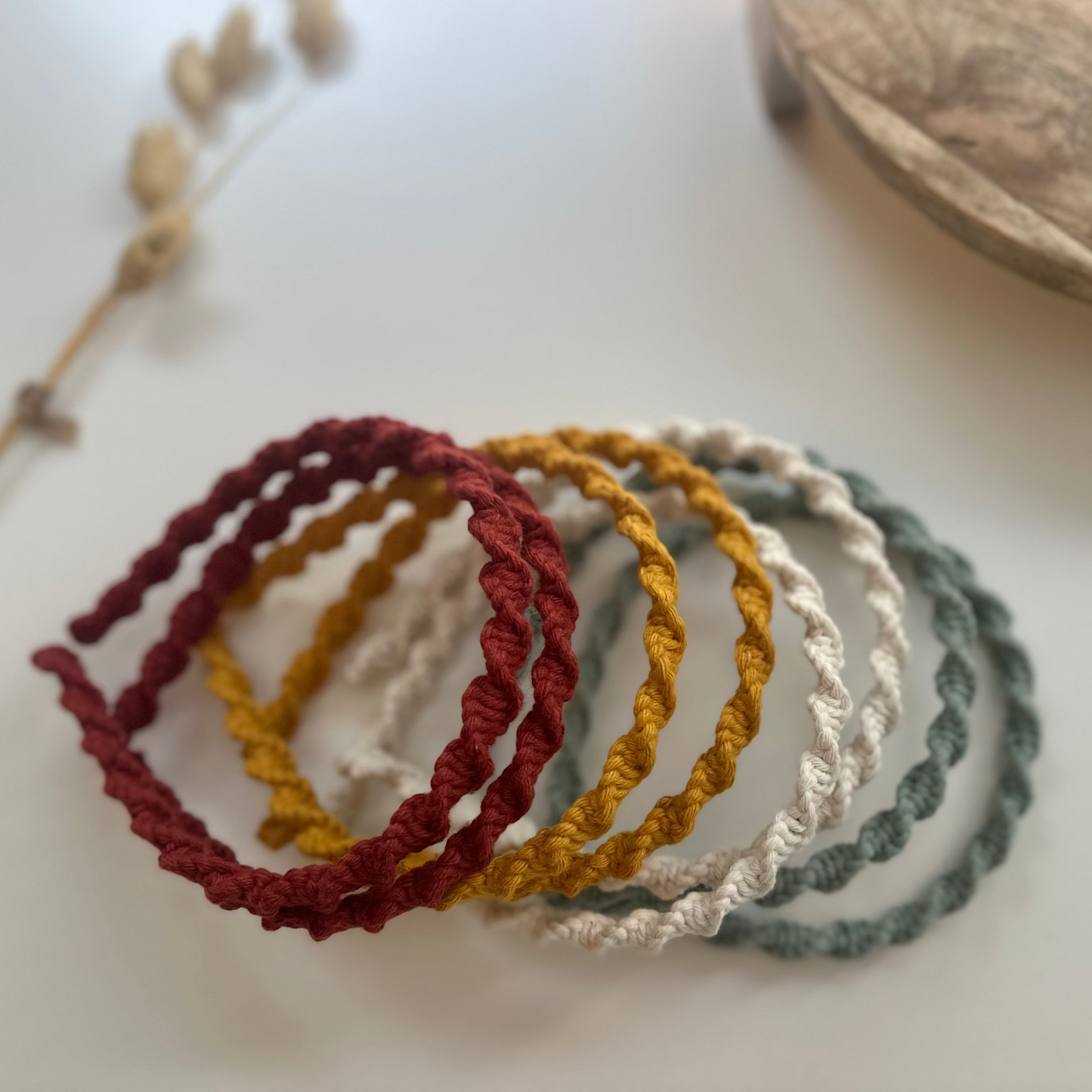 Diadema fina para niña de macramé