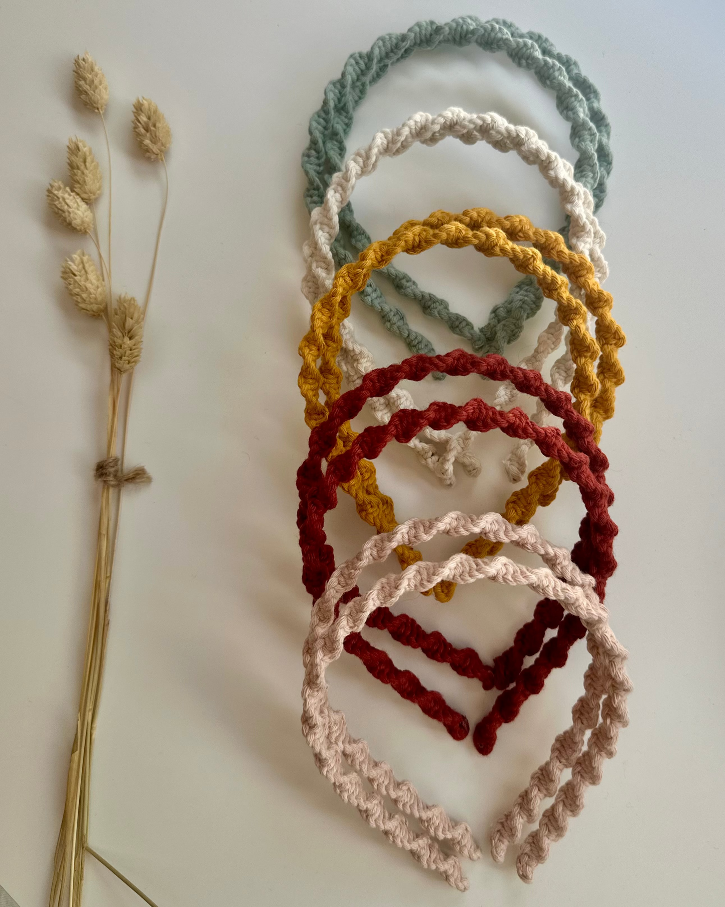 Diadema fina para niña de macramé