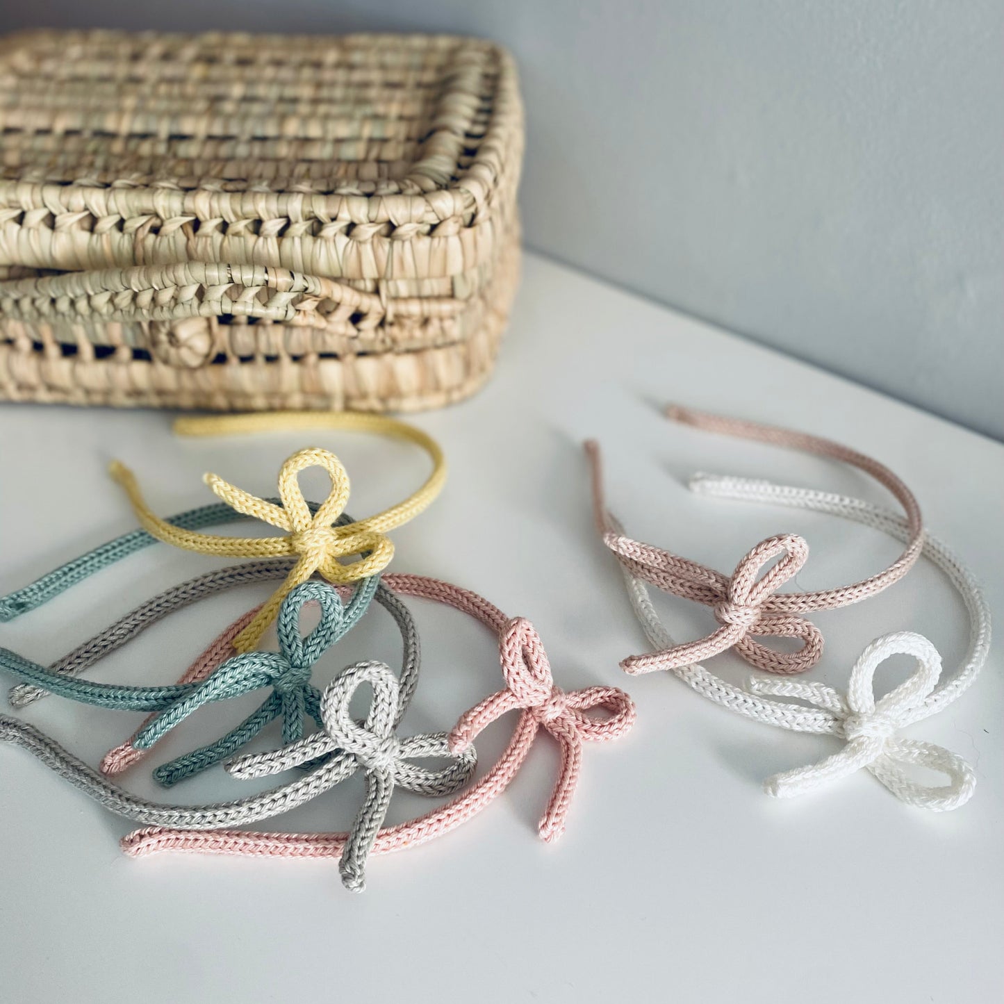 Diadema lazo para niña de crochet, accesorio pelo niña hecho a mano