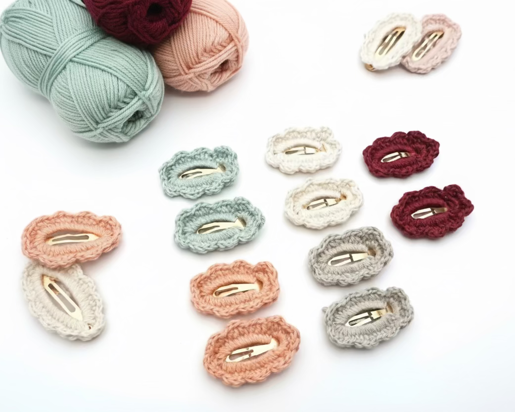 Pinza pelo niña de crochet hecha a mano