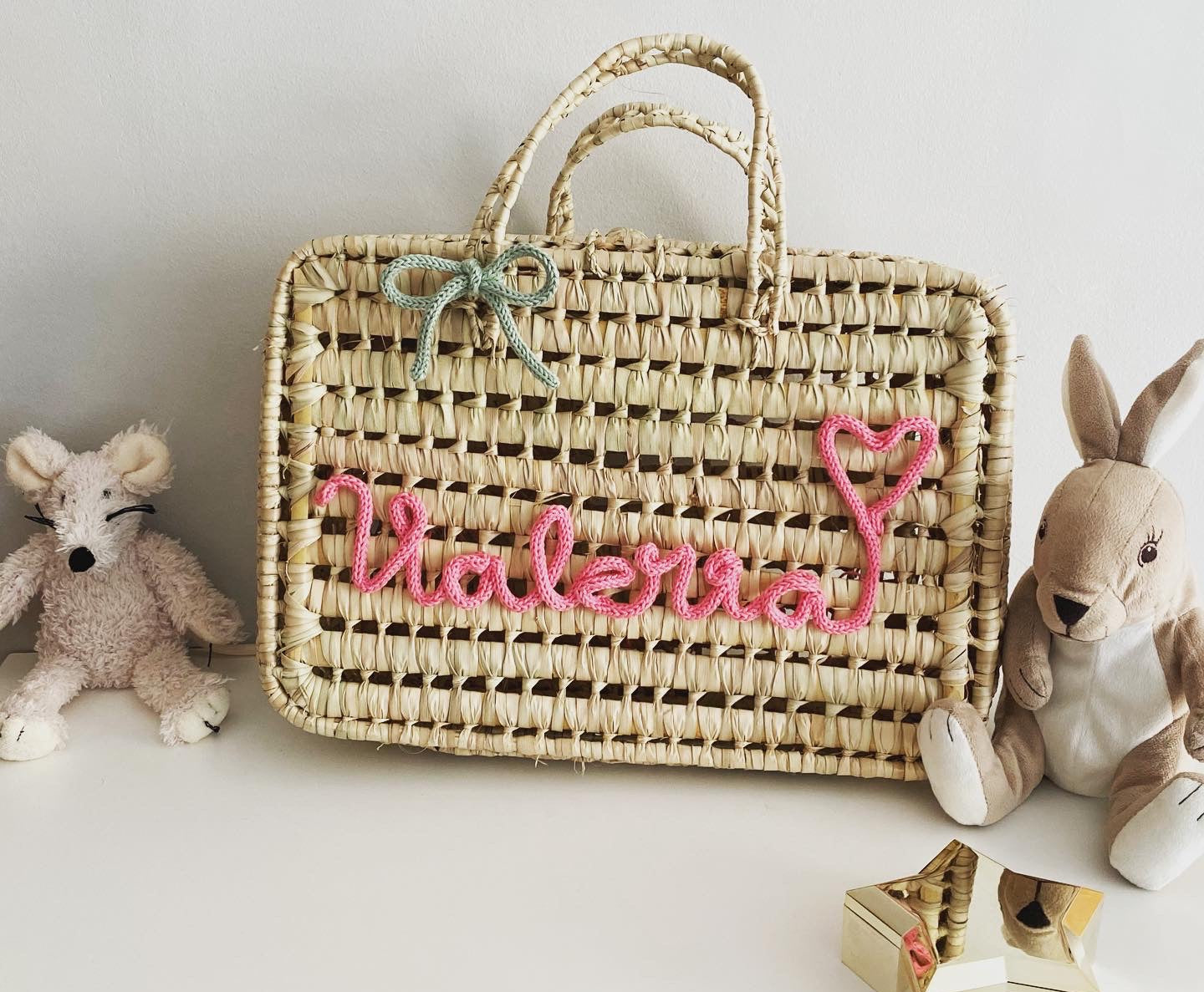 Maleta infantil personalizada con nombre. Regalo artesanal bebé personalizado.