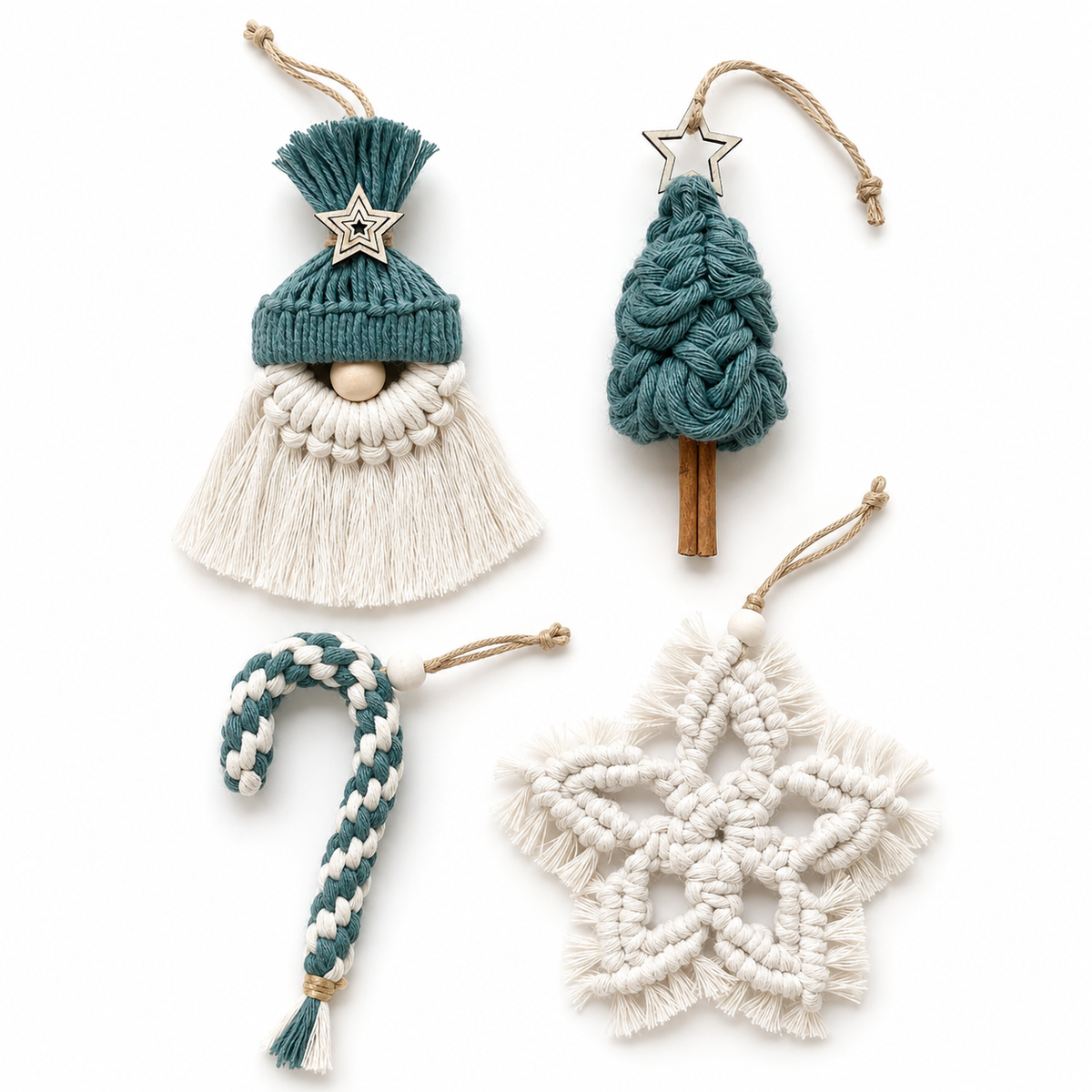 Pack de 4 adornos de Navidad de macramé en  verde y blanco natural