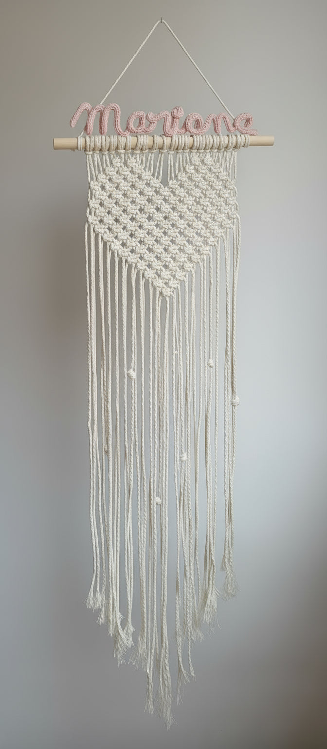 Tapiz decorativo pared corazón y estrella con nombre y macramé