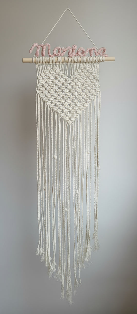 Tapiz decorativo pared corazón y estrella con nombre y macramé