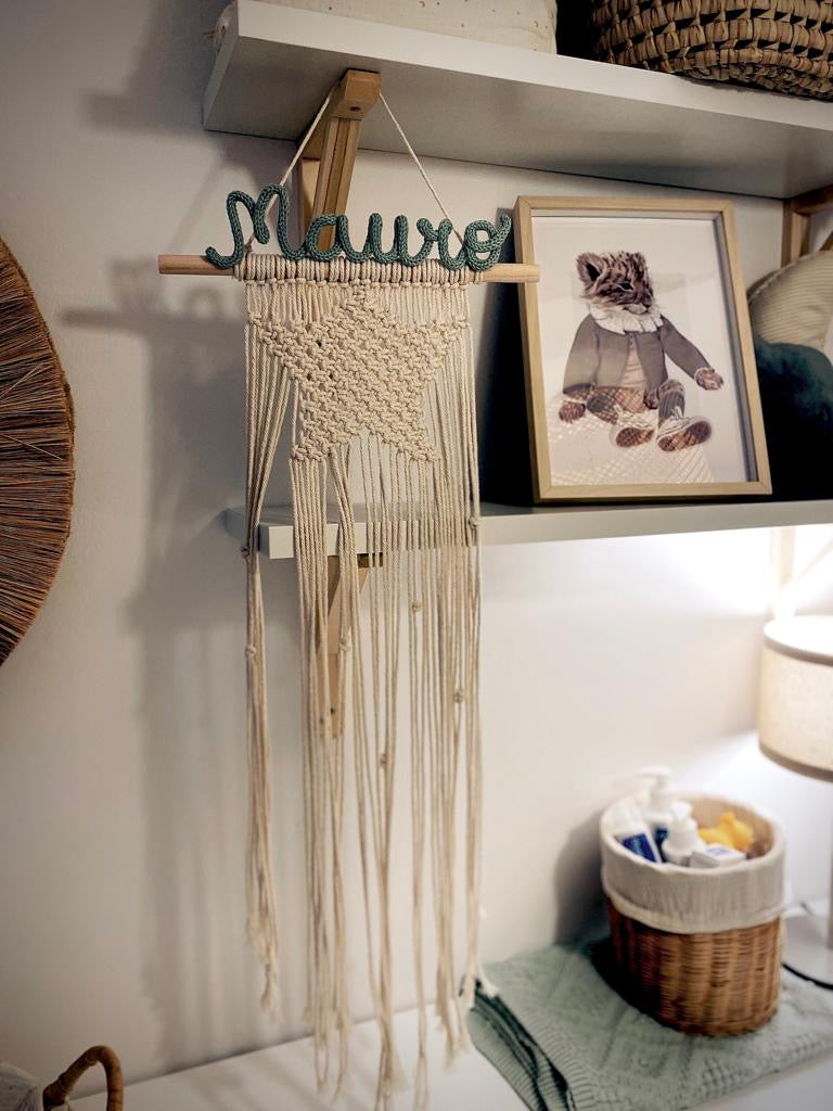 Tapiz decorativo pared corazón y estrella con nombre y macramé